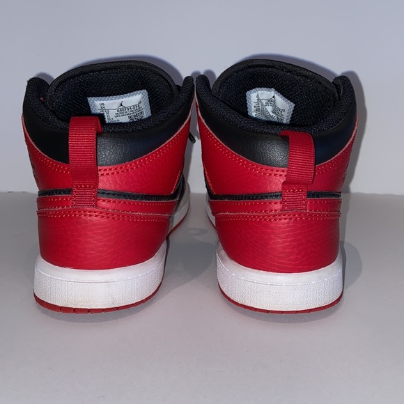 Air Jordan 1 Mid ‘Banned’ - Picture 6 of 6